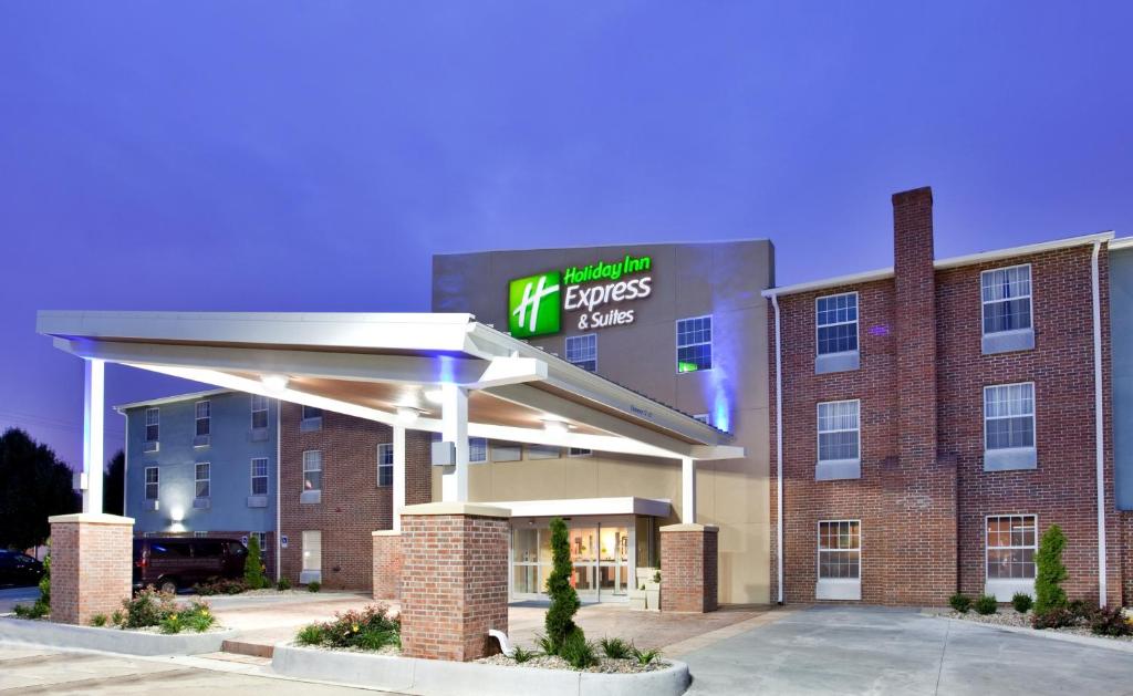 Holiday Inn Express Hotel & Suites North Kansas City an IHG Hotel Main image 1